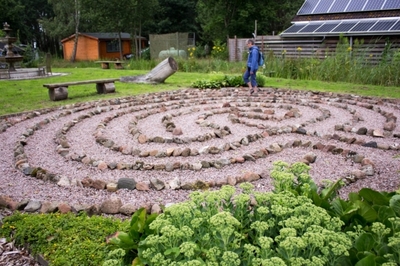 Labyrinth lopen op de Elohim Krachtplaats.jpg